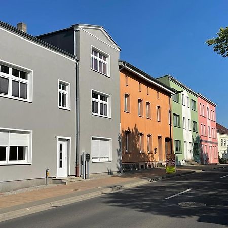 Modern Eingerichtet-Stadtnah-Ferienwohnung Mit Geschirrspueler Und Waschmaschine Friedland  Buitenkant foto