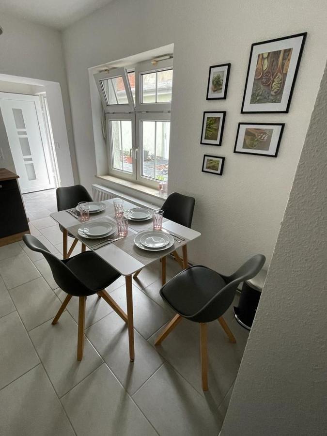 Modern Eingerichtet-Stadtnah-Ferienwohnung Mit Geschirrspueler Und Waschmaschine Friedland  Buitenkant foto